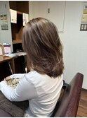 ミディアムレイヤーカット×グレージュ