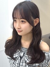 横顔も上品に映える！アクセサリーのような【後れ毛】が得意♪