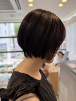 ニーイチイチ(211)&nbsp;ショートボブ/丸みショート/暗髪