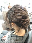 結婚式 お呼ばれ ねじり編み込み ふわふわカール アップスタイル