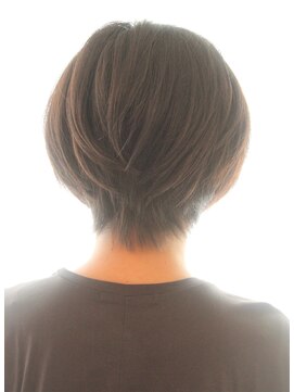 レウナ 外苑前(Reuna) 【３０代・４０代・５０代】毛流れ綺麗な大人ショート