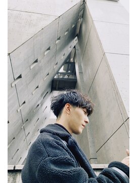 アットラブ バイ ベル(at'LAV by Belle) 動きが決めて!スパイラルアンニュイツーブロックマッシュ