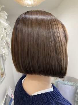 アンジョ(Anjo) 前下がりボブ