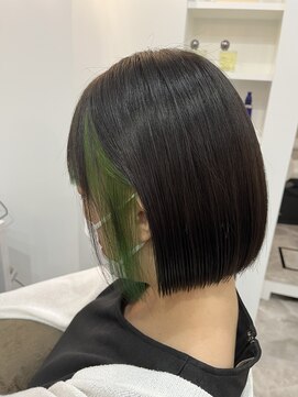 エルクス サッポロ(elux sapporo) 切りっぱなしボブ×グリーン