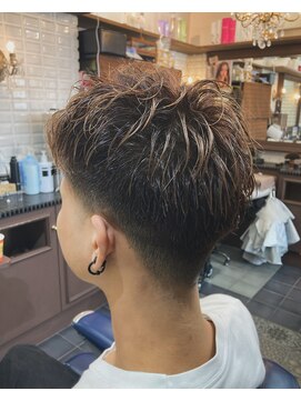 ルピナス 中田(Lupinus) 低めフェード刈り上げスタイル