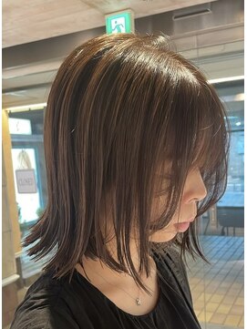 イーチ 吉祥寺(EACH) 【上條実織】ツヤっと外はねボブ