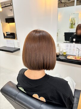 イブー(hibou) 切りっぱなしボブ×ベージュカラー