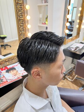 コワファースト  させぼ五番街店(COIFF1RST) フェード×サイドパート☆