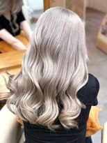 リングバイモアムー(Ring by Moremuu)&nbsp;ホワイトベージュ　ブリーチ　Issy