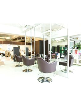 【石山通り沿い/駐車場4台有】キッズスペースあり!!ママStylistも多数在籍♪些細な悩みも気軽にご相談を♪