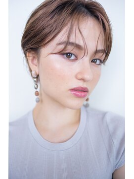 ピズム(PISM) センターパート×耳かけハンサムショート/フォギーベージュ