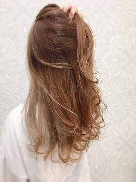 エメラ ヘア ドレッシー(EMERA hair Dressy) イエローグレージュをハイライトグラデーションで☆