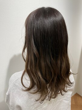 モルニ(MORNI) 髪質改善トリートメント_マロンベージュ Aラインボブ かきあげ