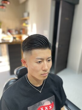 ニーキュウヨン バーバーズストア(294 BARBER's Store) スキンフェード×サイドパート