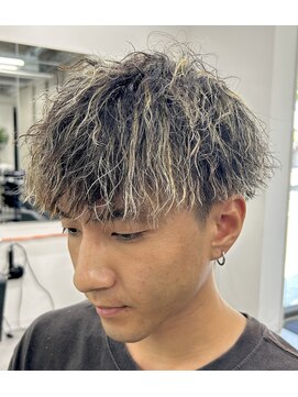 レボ 神宮寺店(Revo) ツイスパ×ハイライト