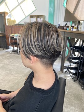 ブッディ(BDY) 前下がりハンサムショート☆デザインカラー