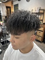 アミーゴ(AMIGO)&nbsp;縦落ちツイストパーマ×スキンフェード