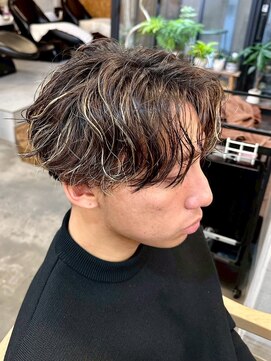 ファルベ(Farbe) ・スパイキーショートブルーブラックフェザーパーマサーフカール