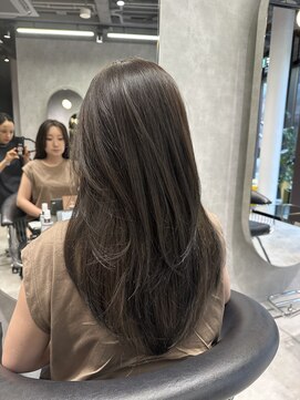 シティ(CITY) ツヤ髪グレージュ×ロングレイヤーカット【CHICA】