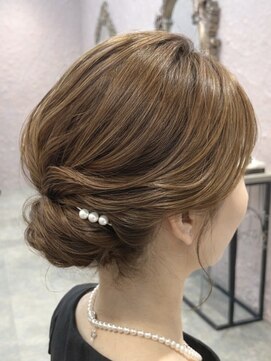 フッタ(Futta) ルーズシニヨン結婚式ヘアセット×ミディアムヘア【西武新宿駅】