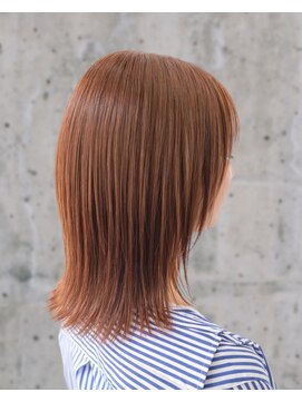 カットワークススリックバイフェローズ(CUT WORKS SLICK by fellows) ハネる長さを活かす外ハネ切りっぱなしミディ