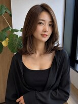 ノラ ギンザ(NORA GINZA) センターパート×ミディアム×レイヤースタイル20代30代40代50代