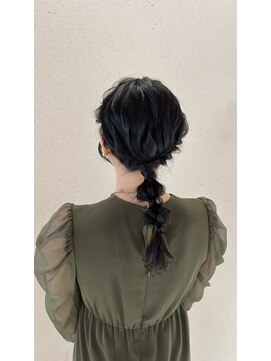 オアシスアヴェダ(OASIS AVEDA) ふわふわ編み下ろしアレンジ