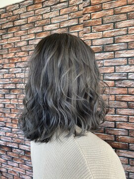 キーマン(KEYMAN) ブリーチ必須☆透け感のあるグレーアッシュ