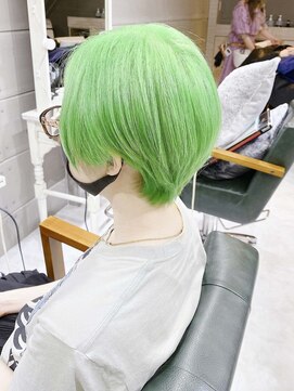 デイズ(days) 全頭グリーンカラー☆ブリーチWカラーひし形ショートヘア