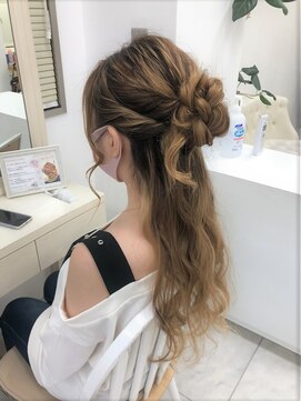 リサ 恵比寿(risa.) おだんごハーフアップ