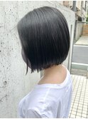 やや前下がりコンパクトショートボブヘア
