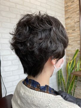 ハサミバイアトリエナガノ 千葉(8sami by atelier nagano) ショートボブ/センターパート/ツヤ髪/グラデーション/イヤリング