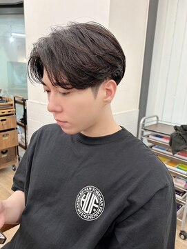 ネオリーブ クーロ メゾン 横浜(Neolive curro Maison) 韓国センターパート×黒髪ツーブロック[メンズ]