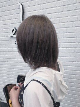 ワッカ(wacca) ミディアム　レイヤー　ブリーチ　グレージュ