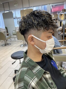 テトラ バイ ネオリーブ 横浜西口店(tetra by neolive) 横浜★スペインカールフェード刈り上げ