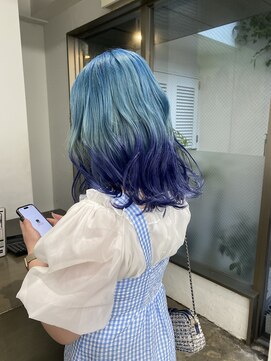 オーン(OOn) アクアブルー×コバルトブルーのエンドデザイン