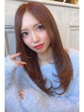 《極細ハイライトで叶える 上品白髪ぼかしレイヤーロング》