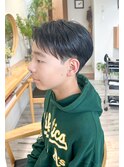 爽やか好印象ナチュラルセンターパート刈り上げショート