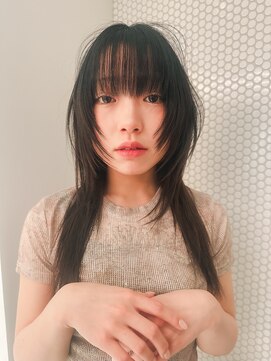 シラフ(SHIRAF) ストレートラインの暗髪ロングレイヤー