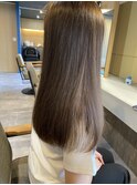 透明感あるベージュ