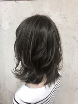 ヴァロン(VALON) 外ハネミディアムレイヤー