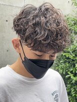 マグ カーネ バイ フィフス(Mag KANE by fifth) 波巻きスパイラルパーマメンズマッシュセンターパート刈り上げ