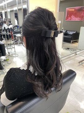 シャンプーボーイエイムス(SHAMPOO BOY aims) ハーフアップアレンジ