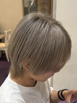 ハピネスフィール 宇治店(Happiness FEEL) ミルクティグレージュハイトーンウルフ金髪ブリーチダブルカラー