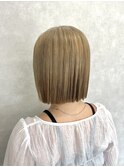 ハイトーンベージュ×切りっぱなしボブ