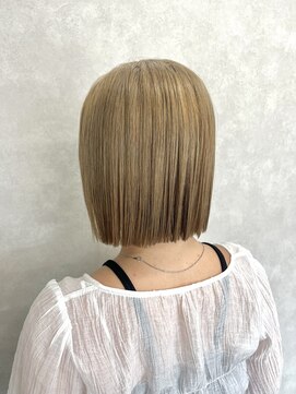 ソルテ バイ フィル(sorte by Fill) ハイトーンベージュ×切りっぱなしボブ