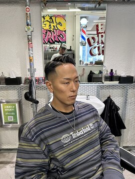 チルチェア 吉祥寺店(CHILL CHAIR) サイドパート スキンフェード 〈吉祥寺〉〈バーバー〉