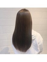 イーチエフ(each f.)&nbsp;【井出 朱音】艶々ストレートアッシュ