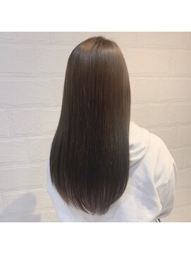 イーチエフ(each f.) 【井出 朱音】艶々ストレートアッシュ