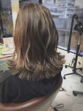 トモズヘアデザイン(Tomo's Hair Design) 極細ハイライト切りっぱロブ